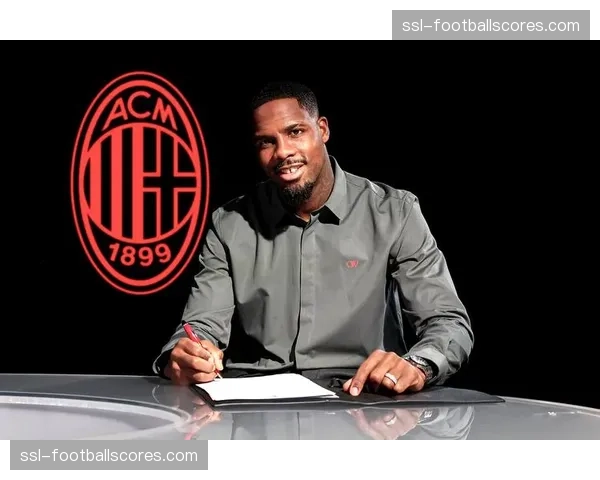 官方：法兰克福与年轻门将完成续约，新合同至2030年